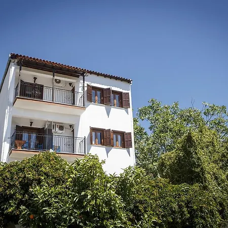 Seranides Boutique 2*