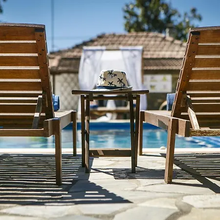Seranides Boutique Apart-hotel Káto Gatzéa
