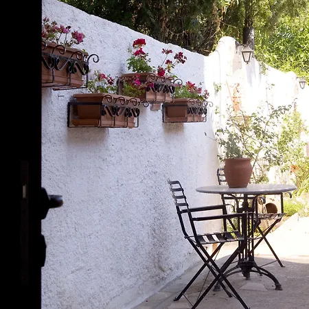 Seranides Boutique Kato Gatzea