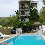 Seranides Boutique