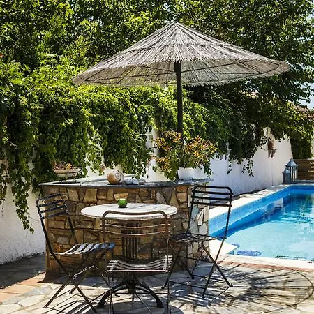 Seranides Boutique 公寓式酒店 2*